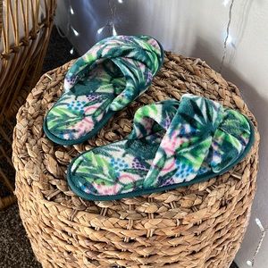 Island Haus Co Island Time Slippers